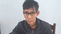 Con nghiện có 4 tiền án mang theo súng khi ra đường