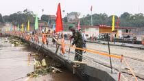 Cầu phao Phong Châu tạm dừng hoạt động do nước sông Hồng dâng cao