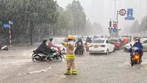 Lực lượng CAND chủ động ứng phó với mưa lớn kèm lốc, sét, mưa đá và gió giật mạnh