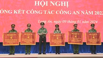 Đơn vị xuất sắc được Bộ Công an tặng Cờ thi đua