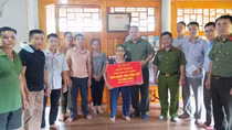 Trao tặng kinh phí hỗ trợ xây nhà nghĩa tình đồng đội
