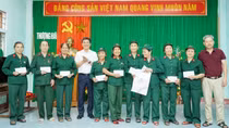 Đảng ủy EVNNPC thăm, tặng quà Đại đội nữ pháo binh Ngư Thủy