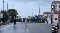 Sau sự cố sập cầu Phong Châu, cấm các phương tiện qua cầu Tứ Mỹ, Trung Hà