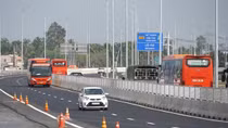 Trong tháng 8 sẽ sửa đường hỏng, đền bù nhà rung nứt khi làm cao tốc Mỹ Thuận-Cần Thơ