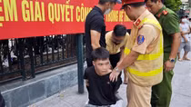 Ôm theo ma tuý, quay xe né chốt