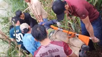 Tìm thấy thi thể người đàn ông bị lũ cuốn khi ngồi xe công nông vượt suối