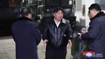Nhà lãnh đạo Triều Tiên thăm cơ sở sản xuất vũ khí và đưa ra cảnh báo