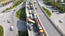 Hà Nội: 5 ô tô va chạm ở đường Vành đai 3 trên cao