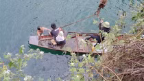 Xác định danh tính người đàn ông tử vong trong ô tô chìm ở lòng hồ sông Đà