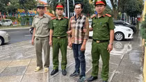 Tạm giữ 2 “ma men” lăng mạ, tấn công Cảnh sát