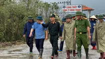 3 con làm ăn xa, mẹ mắc kẹt trong tường nhà đổ sập được Công an Hải Dương cứu thoát nạn