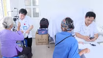 Bệnh viện 19-8 khám, mổ mắt miễn phí cho người dân tại Lộc Bình, Lạng Sơn