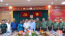 Phát triển đội ngũ cán bộ chuyên trách có bản lĩnh, trí tuệ làm công tác tư tưởng, lý luận