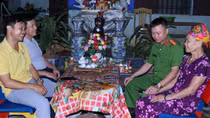 Trưởng Công an xã được người dân nhận làm con nuôi