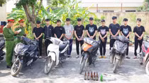 Khởi tố 10 đối tượng vụ mang dao phóng lợn, vỏ chai bia hỗn chiến trong đêm