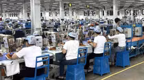 Doanh nghiệp lo giữ chân công nhân dù thiếu đơn hàng