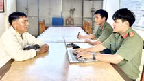 Công an vận động đối tượng bỏ trốn sang Thái Lan trở về nhà an toàn