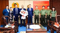 Đoàn đại biểu Bộ Nội vụ và Tổng lãnh sự quán Nga thăm, làm việc với Công an Khánh Hòa
