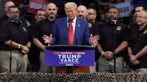Ông Trump có thể sử dụng quân đội để trục xuất hàng loạt người nhập cư