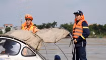 Tìm thấy nạn nhân đầu tiên trong 8 người mất tích vụ sập cầu Phong Châu