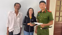 Rút tiền ở ngân hàng rồi bỏ nhầm vào xe của người khác