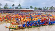 Gần 60 đội ghe Ngo tham gia lễ hội Oóc Om Bóc ở Sóc Trăng