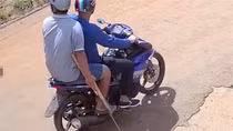 Bắt đối tượng vác rựa chém người bán vịt quay