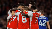 Thắng đậm Chelsea, Arsenal củng cố ngôi đầu giải ngoại hạng Anh