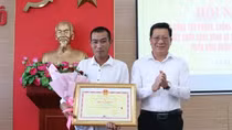 Tặng bằng khen ngư dân dũng cảm cứu sống 4 người trên biển
