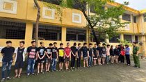 Tạm giữ 20 thanh, thiếu niên vác hung khí gây náo loạn đường phố Hà Nội