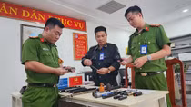 Nhiều vũ khí, công cụ hỗ trợ “đi lậu” bị phát hiện tại Sân bay Đà Nẵng
