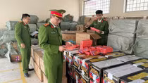 Móc nối mua 1,2 tấn pháo nổ đưa về Việt Nam theo đường tiểu ngạch