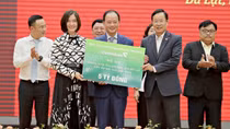 Vietcombank dành hàng trăm tỷ đồng hưởng ứng chương trình xóa nhà tạm, nhà dột nát trên cả nước