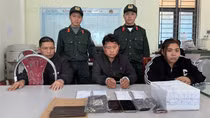 Cặp vợ chồng ở Lóng Luông bị bắt cùng 4 bánh heroin