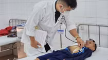 Đốt pháo mua qua mạng, 4 trẻ ở Huế bị bỏng nặng phải nhập viện