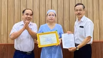Tuyên dương hành động đẹp của nữ hộ lý và một nam sinh