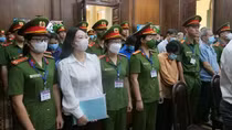 Những hình ảnh "nóng hổi" tại phiên khai mạc xét xử đại án Vạn Thịnh Phát