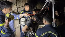 Cảnh sát PCCC và CNCH trục vớt thi thể nạn nhân dưới giếng sâu