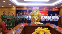 Ban Thường vụ Tỉnh ủy thăm và chúc mừng Công an tỉnh Bình Dương