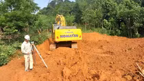 Bắt đầu xây dựng khu tạm cư cho người dân Làng Nủ