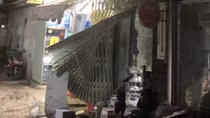 Ba đứa trẻ được cứu khỏi căn nhà trong hẻm phát hỏa lúc rạng sáng