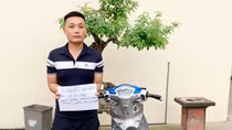 Đi tập thể dục buổi sớm, người phụ nữ bị giật dây chuyền vàng