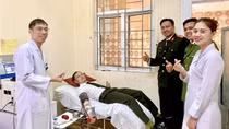 Những giọt hồng ý nghĩa đầu xuân
