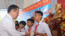 Trưởng Ban Tuyên giáo Trung ương dự Lễ khai giảng năm học mới tại Tiền Giang