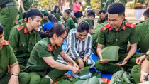 Ấm áp tình người ở nơi tưởng chừng không có Tết