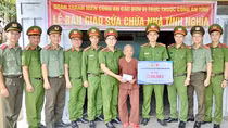Tuổi trẻ Công an Quảng Nam hỗ trợ sửa chữa nhà cho một cụ bà neo đơn là vợ liệt sĩ