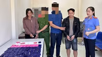 Cặp vợ chồng "ôm" gần 17 nghìn viên ma túy