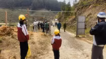 Tranh chấp căng thẳng lối đi giữa người dân và công ty thủy điện