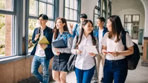 Tiếng Nhật và tiếng Hàn thu hút học sinh Việt Nam