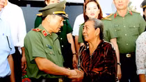Bàn giao 2 căn Nhà tình thương tặng gia đình khó khăn ở Bến Tre